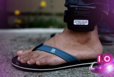 ICEが18万人の移民を足首のブレスレットで監視する: 報告