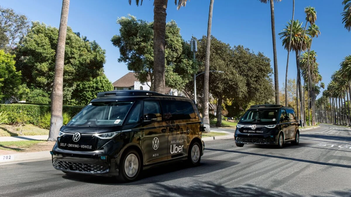 Uber、LAでVW ID. Buzzの自動運転バンをテスト;2026年までに公共輸送サービスを開始